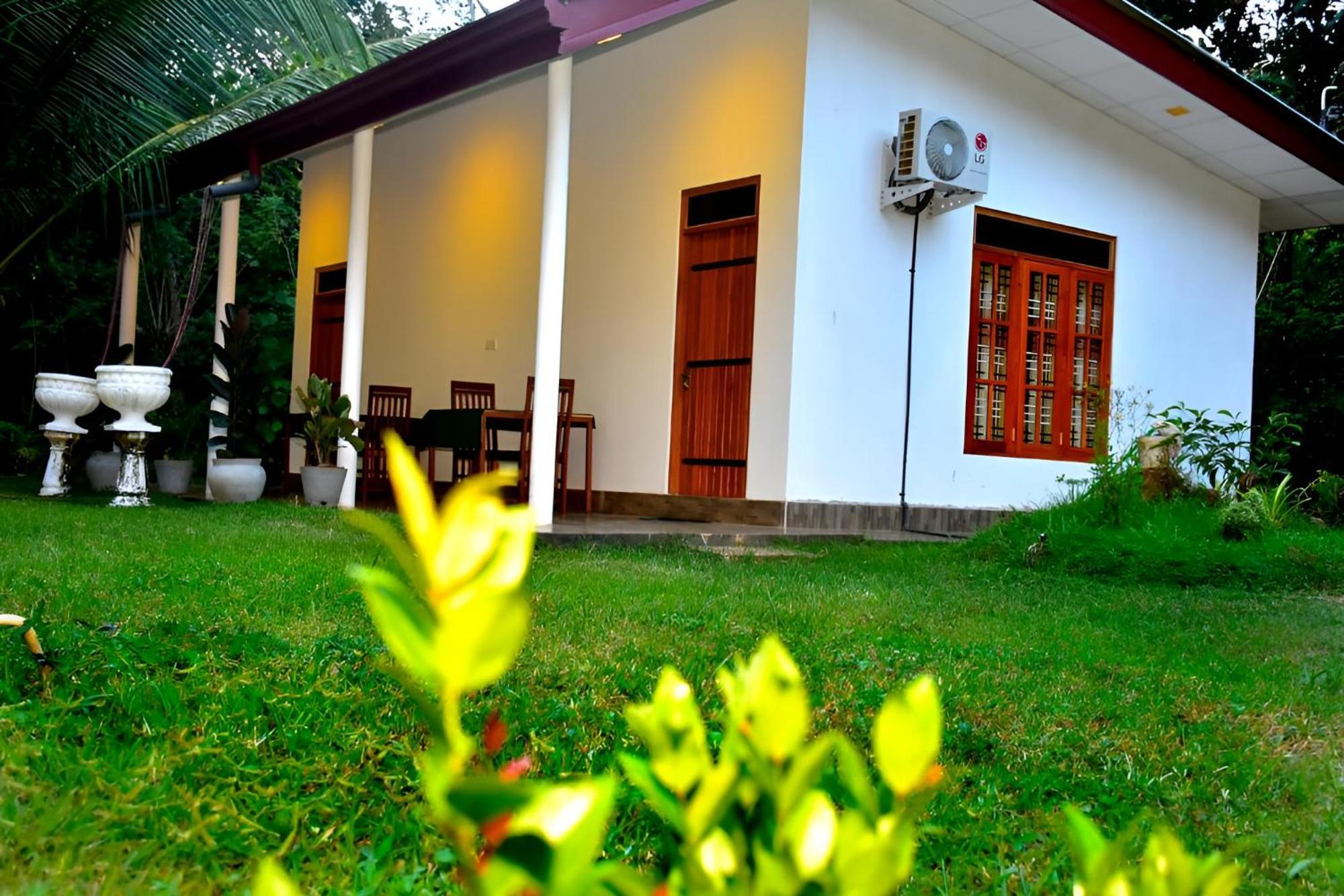 Little Ele Safari Lodge 우다왈라웨 외부 사진